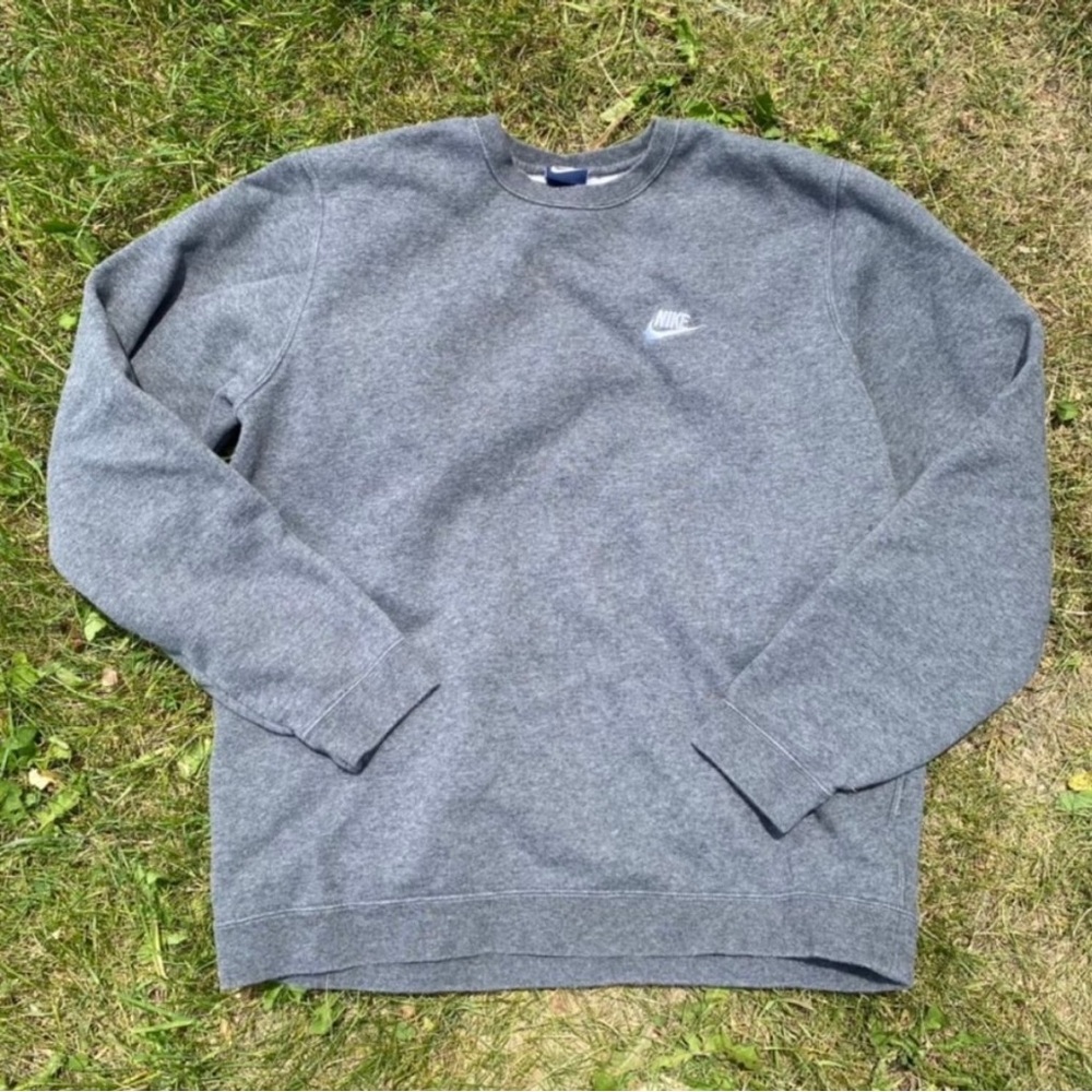 Y2K CLASSIC NIKE SWOOSH LOGO GRAY CREWNECK